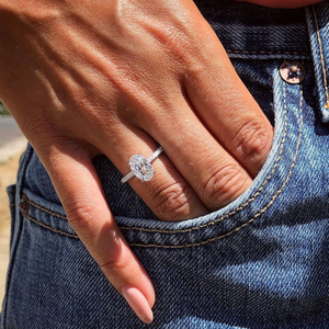 Bague solitaire unique en diamant blanc taille ovale pour elle, cadeau d'anniversaire en argent sterling, bijoux de soirée - Product Image 6