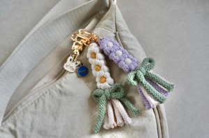 Trendy Flower Design Macrame Keychain Decorative Object For Wallet Hanging And Return <b>Gift</b> Purpose Fashion Charm Holder - Product Image 1