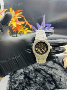 Montre automatique en acier inoxydable avec cadran squelette, sertie de diamants Moissanite VVS et design de luxe affirmé - Product Image 2