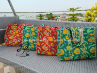 Sac fourre-tout matelassé multicolore fait main personnalisable, sac de week-end léger, sac de voyage extérieur imprimé au bloc, sac fourre-tout tendance pour femme