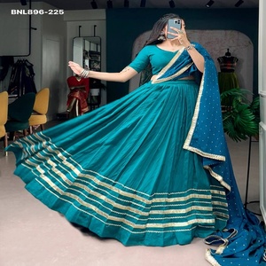 Lehenga azul de la mejor calidad en chanderi con borde ancho Gota Patti y diseño completo, conjunto de blusa con mangas con trabajo Kodi y efecto espejo, a precio mayorista. - Product Image 1