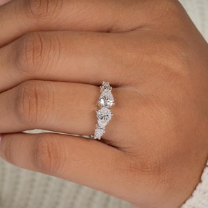 Anillo de boda de plata 925 original con moissanita talla pera de East West para mujer, regalo único y encantador para joyería nupcial - Product Image 2