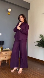 Conjunto Casual Elegante para Chicas, Camisa con Cuello en V y Mangas Largas con Pantalón, Diseño Color Block Sólido, Alta Demanda, de la India - Product Image 2
