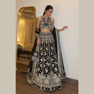 Lehenga Choli de seda Chinon negra con lentejuelas Zari y trabajo Dori, semicosturado, con Dupatta bordada, precio al por mayor de Royal Export - Product Image 2