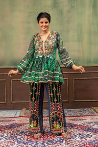 Ensemble robe et pantalon pour femme, style ethnique vintage, en coton brodé vert, coupe ample, haut à volants à manches longues et pantalon large, pour soirée - Product Image 1
