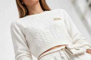 Conjunto de suéter de punto trenzado color blanco roto con cuello redondo y pantalones deportivos de pierna ancha para mujer - Product Image 5