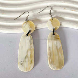 Pendientes Clásicos de Cuerno de Búfalo Natural, Diseño Personalizado con Piedra Natural para Bodas y Otras Ocasiones, por FWE Natural Crafts - Product Image 5
