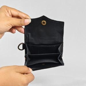 Tarjetero de Cuero Genuino Hecho a Mano con Patrón Geométrico, Estilo Vintage, Cierre a Presión, Correa Desmontable, Cartera Unisex - Product Image 5