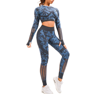 Conjunto de yoga de 2 piezas para mujer, camuflaje, manga larga, top corto con aberturas, leggings de cintura alta, ropa deportiva para gimnasio - Product Image 1