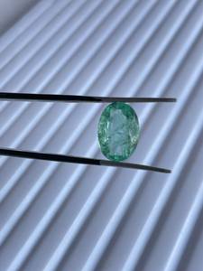 Pierre précieuse ovale naturelle en émeraude verte pour la fabrication de bagues, pendentifs et bijoux fins, idéale comme cadeau - Product Image 6