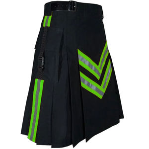 Kilt utilitaire de pompier noir et vert en coton robuste avec bretelles réglables, fait main, best-seller - Product Image 1