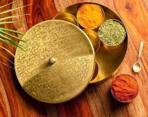 Boîte à épices en laiton Masala Dabba à 7 compartiments avec couvercle, récipient rond pour herbes de cuisine indienne - Product Image 6