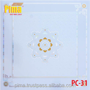 Plaques de plafond suspendu carrées en PVC 2x2 pour cuisine et salle de bain, surface stratifiée à grain de bois réaliste, approvisionnement direct usine en gros - Product Image 2