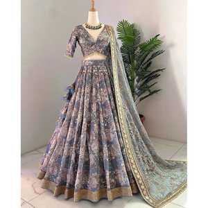 DISEÑADOR CHINON IMPRESIÓN DIGITAL DE SEDA CON BORDADO SECUENCIA TRABAJO LEHENGA CHOLI CON DUPATTA GRIS ROPA lehenga choli - Product Image 1