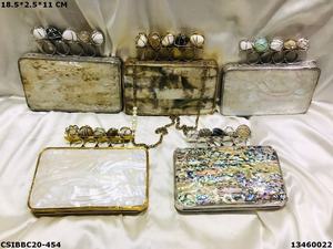 Bolso de noche de latón hecho a mano de diseñador para damas, monedero nupcial con estampado de nácar para fiestas - Product Image 6