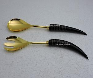 Service à salade en acier inoxydable plaqué or, nouveau design, avec manche en marbre et résine - Product Image 2