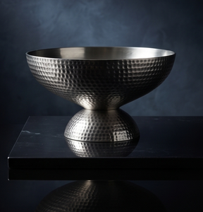 Bol décoratif unique en métal massif texturé à pois pour table, article de décoration en gros - Product Image 1