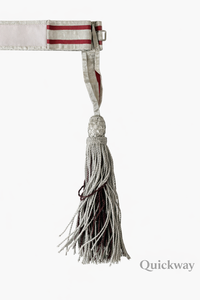 เข็มขัดประดับเอวแบบเป็นทางการ สีเงิน/สีแดงเลือดหมู พร้อมพู่ห้อยสีเงิน อุปกรณ์เสริมสำหรับชุดพิธีการและการเดินพาเหรด - Product Image 6