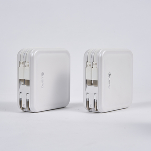 Banco de Energía con Cables Integrados 5 en 1, Cargador Portátil de Carga Rápida con Enchufe de CA para iPhone y Samsung, Ideal para Viajes - Product Image 1