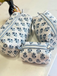 Juego de Bolsas de Maquillaje de Viaje con Cierre de Cremallera, Acolchadas, de Algodón con Estampado Floral Vintage, Tres Bolsas Elegantes para Organización de Cosméticos - Product Image 3