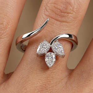 Anillo Abierto de Plata de Ley 925 con Moissanita Corte Pera Estilo Floral, Elegante Joyería para Regalo de Boda o Fiesta para Enamorados - Product Image 1