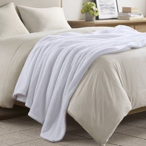 1 Manta Blanca para Cama Matrimonial/Queen - Product Image 1