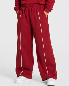 Pantalon de jogging décontracté surdimensionné respirant en molleton premium pour garçon, coupe large, avec détails contrastants cerise personnalisés - Product Image 1