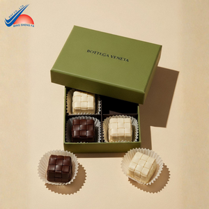 Boîte de collection de chocolats de luxe en édition limitée avec un design de couverture artistique - Product Image 3