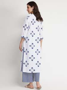 Robe longue blanche brodée de fleurs avec manches trois quarts et ourlet rayé pour un usage quotidien, coupe décontractée, style estival - Product Image 3