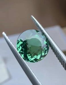 พลอยพาราอิบาทัวร์มาลีนสีเขียวธรรมชาติ 2.60 กะรัต คุณภาพ Loupe Clean ทรงกลมเจียระไนแบบ Brilliant Cut จากประเทศโมซัมบิก สำหรับทำเครื่องประดับ/นักสะสม - Product Image 1