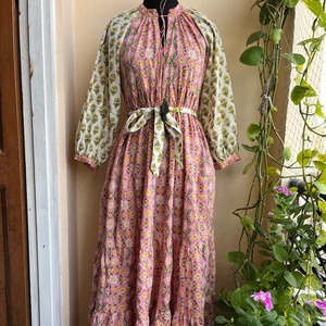 เดรสยาวแม็กซี่ไซส์ใหญ่สำหรับผู้หญิงขายดีปี 2026 ผ้าฝ้ายพิมพ์ลายบล็อก คอวี แขนยาว ลายดอกไม้ - Product Image 1