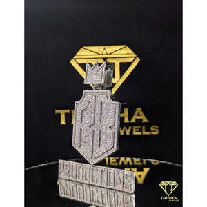 Colgante Exclusivo con Diseño de Corona y Escudo, Joyería Hip Hop con Diamantes VVS Cultivados en Laboratorio y Plata de Ley 925 por Trisha Jewels - Product Image 3