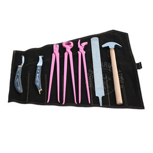 Kit completo para herrado de caballos con alicates para pezuñas recubiertos de rosa, martillo de herrador, clavillero, extractor de clavos, lima raspadora y cuchillo de hoja de bucle negro - Product Image 1