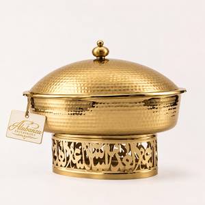 Plat de service décoratif de luxe en acier inoxydable martelé, écologique et durable, avec couvercle et socle à motif ajouré arabe pour aliments - Product Image 4