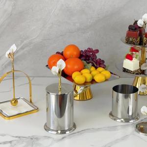 Plateau de service rectangulaire à 2 niveaux en or de luxe avec poignée florale, plateau de présentation en métal pour desserts, gâteaux et en-cas - Product Image 3