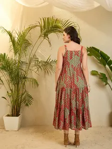 Nuevo Diseño de Vestido de Georgette con Estampado Abstracto, sin Mangas y Cuello Redondo para Eventos Nocturnos y Ocasiones Especiales - Product Image 3