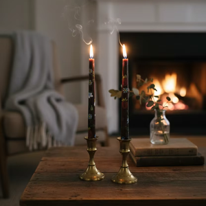 Juego de Velas Cónicas de Cera de Soja Pintadas a Mano con Aroma a Bayas de Prado de Medianoche (Juego de 2) para Decoración del Hogar, Navidad y Ocasiones Especiales - Product Image 2