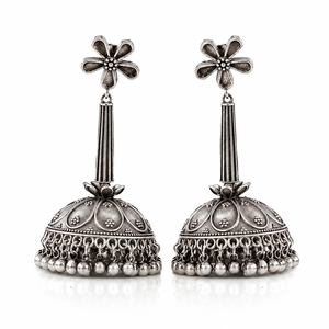 Article très vendu : Boucles d'oreilles pendantes Jhumka Bollywood en laiton oxydé argenté antique pour femmes, fabricant professionnel, vente en gros - Product Image 1