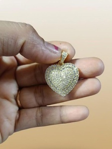 จี้รูปหัวใจประดับเพชรโมอิสซาไนต์แบบฝังเต็ม ดีไซน์ฮิปฮอป วัสดุเงินแท้ 925 สำหรับผู้หญิง นักร้องแร็ปเปอร์ จี้แบบฝังเพชรเต็มชิ้น เหมาะสำหรับเป็นของขวัญ - Product Image 6