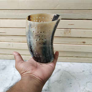 Portavelas de cuerno de buey natural hecho a mano con orificios decorativos, decoración rústica para el hogar a precio económico. - Product Image 3