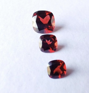 Granate natural/calidad AAA+/si es limpio/granate rojo de Mozambique, forma de cojín/faceteado/10 x 10 mm - Product Image 3