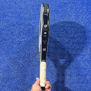 Raquette de padel professionnelle personnalisée en gros, haute qualité, design goutte d'eau, cadre en fibre de carbone aérodynamique, noyau en EVA, durable et légère - Product Image 6