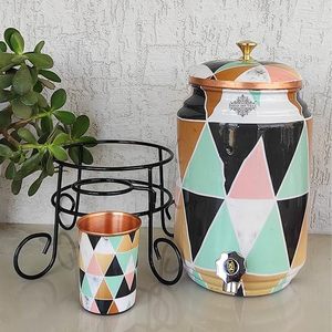Distributeur d'eau en cuivre à motifs géométriques colorés avec couvercle et ensemble de tasses assorties - Product Image 6