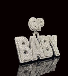 Colgante de Lujo Personalizado con Baño de Oro, Diseño Hip Hop, Diamantes Esmerilados y Icono de Hielo - Product Image 2