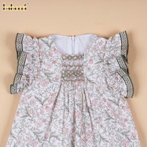 DR4529 – Vestido floral fruncido para niña con ribete en contraste - Product Image 2