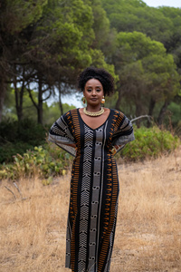 เดรสยาวทรงคาฟตันผ้าเรยอนพิมพ์ลายชนเผ่า ไซส์ฟรี สวมใส่สบาย ทรงหลวมสไตล์โบฮีเมียน เหมาะสำหรับวันพักผ่อนสำหรับผู้หญิง - Product Image 2