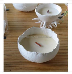 Ensemble de 2 pots de cire parfumés faits à la main en métal plaqué or et argent avec forme de bol, parfaits pour une décoration élégante de table. - Product Image 2