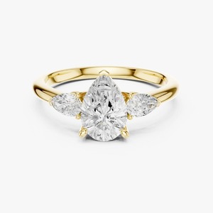 Anillo de Compromiso de Oro Amarillo de 9K con Diamante Cultivado en Laboratorio de Corte Pera de 2CT y Tres Piedras, Joyería Nupcial Personalizada al por Mayor - Product Image 1