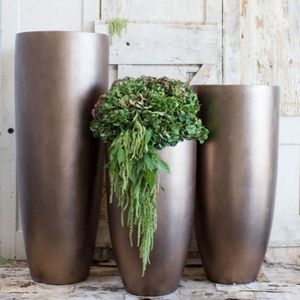 Vase en aluminium martelé argenté avec ouverture conique, vases à fleurs en métal - Product Image 4