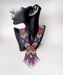 Collier tendance style bohème chic, bleu et rouge, à motifs floraux et géométriques, long collier ethnique bohème perlé, cadeau fait main - Product Image 1